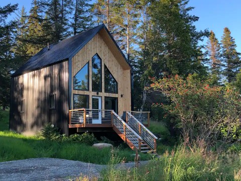 Be Dazzled By Glacier Views From The Windows Of This Modern Cabin In Alaska