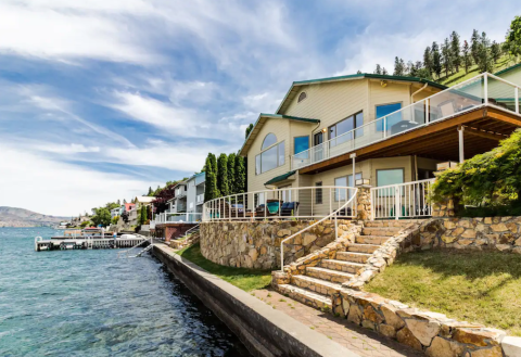 7 Lakefront Homes On Lake Chelan For A Fun-Filled Getaway In Washington