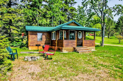 This Little Lake Superior Cottage In Minnesota Is Steps Away From A Beautiful Agate-Filled Beach