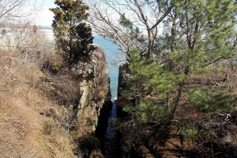 Explore A Natural Wonder On This Short Hike In Rhode Island