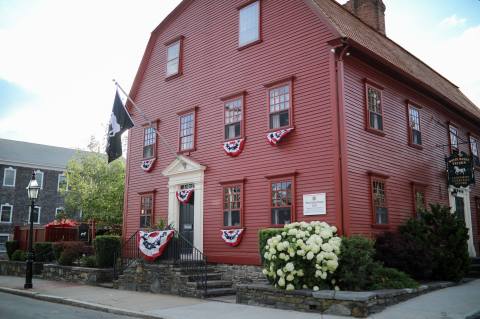 Get A Side Of Ghost Hunting With Your Meal At The White Horse Tavern