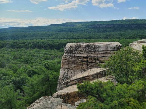 This 7-Mile Trail In New York Leads To An Amazing Overlook And A Lake