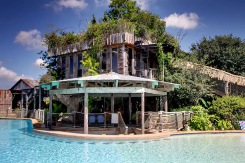 This Treehouse Airbnb In Texas Comes With Its Own Swim-Up Bar