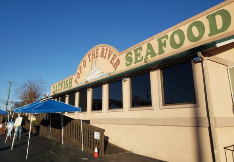 Visit Top O' The River In Alabama For Some Of The Best Catfish In The South