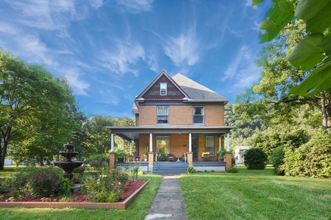 Are You Brave Enough To Spend The Night At This Silence Of The Lambs Home Near Pittsburgh?