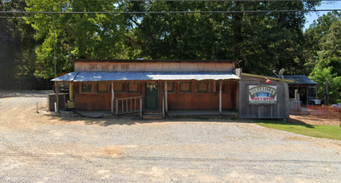 An Unassuming Roadside Mom-And-Pop Stop, Donanelle's Bar And Grill Doles Out Some Of The Best Steaks In Mississippi      