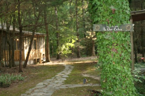 An Overnight Stay At This Secluded Cabin In Mississippi Costs Less Than $100 A Night And Will Take You Back In Time