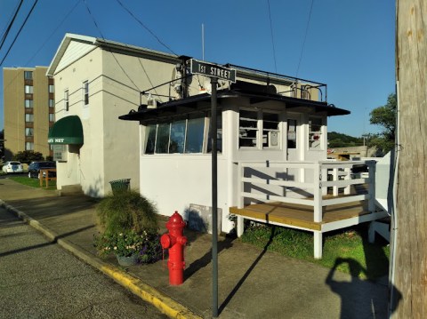 The Smash Burgers At This Unique Little Hamburger Joint In West Virginia Are Cheap And Delicious