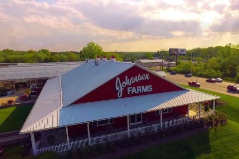 Visit A Pumpkin Patch With 25,000 Pumpkins At Johansen Farms In Illinois This Fall