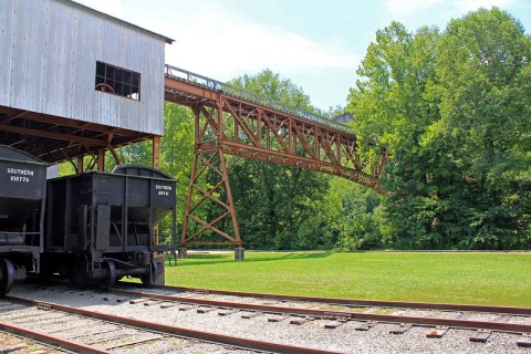 The Kentucky Ghost Town That's Perfect For An Autumn Day Trip