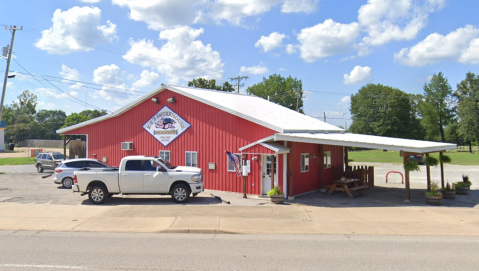 A Tiny Eatery With A Big Reputation, KT’s Smokehouse BBQ Is Worth Waiting In Line For     