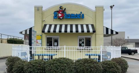 Indulge In More Than 30 Flavors Of Frozen Custard At Eskamoe's in Louisiana