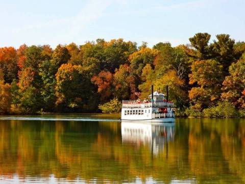 Wisconsin’s Clear Water Harbor Cruises Will Take You On A Breathtaking Color Tour