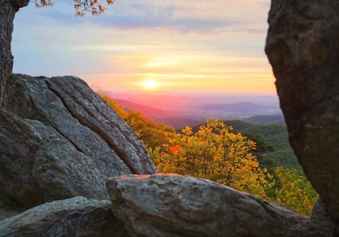 The Magnificent Overlook In Virginia That’s Worthy Of A Little Adventure