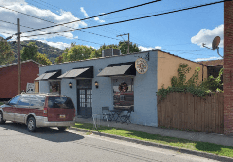 Just Steps From The Appalachian Trail, The Damascus Diner Is A Hiker-Approved Eatery In Virginia