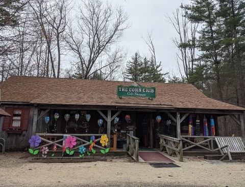 The Old Barn In New Hampshire That's A Restaurant, Antique Shop, and Attraction All In One