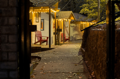 This Waterfront Lodge On Lake Shasta In Northern California Exudes Old World Charm