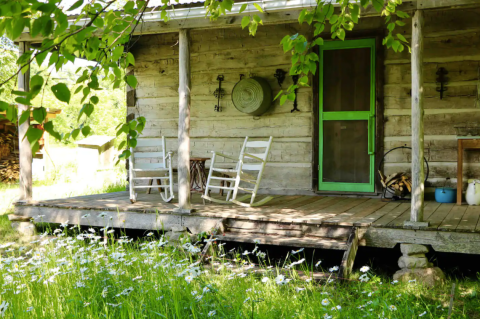 An Overnight Stay At This Secluded Cabin In Minnesota Costs Less Than $100 A Night And Will Take You Back In Time