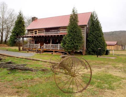 An Overnight Stay At This Secluded Cabin In Georgia Costs Less Than $175 A Night And Will Take You Back In Time