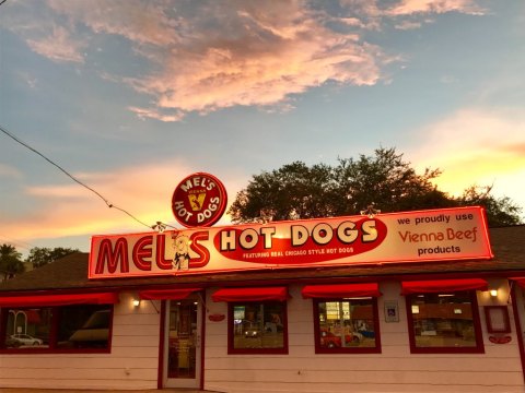 This Retro-Florida Hot Dog Shop Serves Up Delicious, Traditional Food