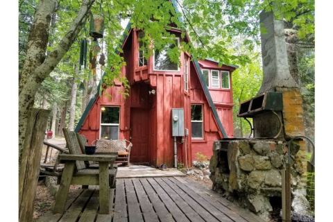 An Overnight Stay At This Secluded Cabin In Oregon Costs Less Than $100 A Night And Will Take You Back In Time