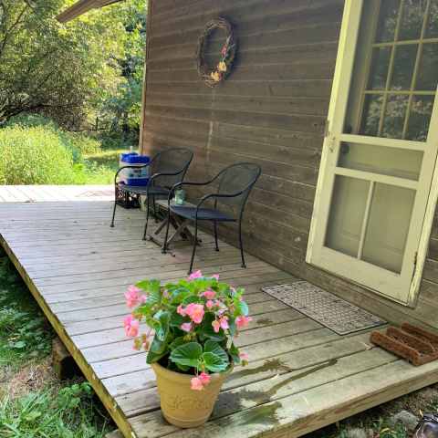 An Overnight Stay At This Secluded Cabin In Iowa Costs Less Than $100 A Night And Will Take You Back In Time