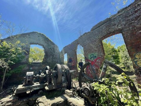 A Mysterious Woodland Trail In New York Will Take You To Railway Station Ruins