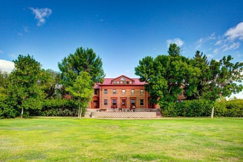 Get A Taste Of Farm Life And Old-Fashioned Hospitality At Oddfellow Inn And Farm In Montana