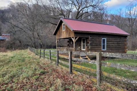 An Overnight Stay At This Secluded Cabin In Wisconsin Costs Less Than $100 A Night And Will Take You Back In Time