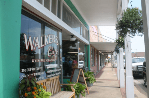 Locals Can't Get Enough Of The Friday Night Fish And Shrimp At Walkers Cafe In Texas