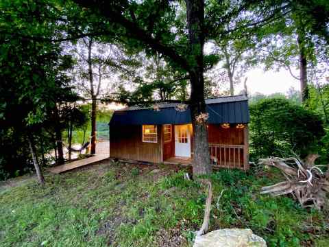 There’s A Lakefront Airbnb In Mississippi And It’s The Perfect Little Hideout