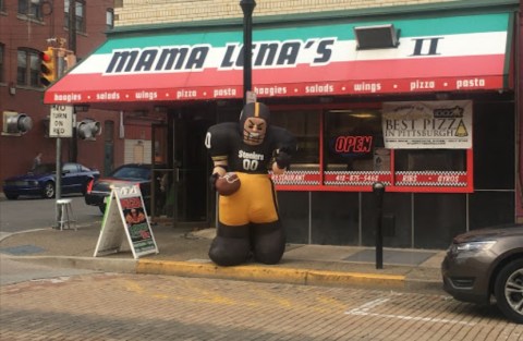 The 30-Inch Pizza At Mama Lena’s II In Pennsylvania Is Insane And Outrageously Delicious