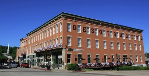 The Oldest Hotel In Illinois Is Also One Of The Most Haunted Places You’ll Ever Sleep