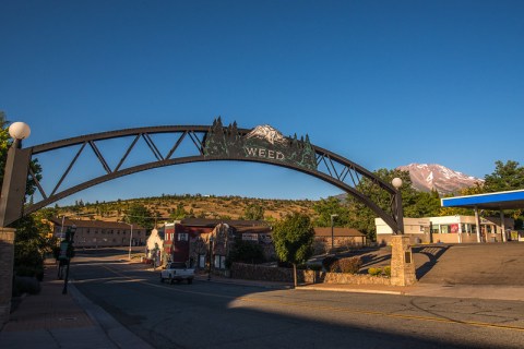 One Of The Most Unique Towns In America, Weed Is Perfect For A Day Trip In Northern California