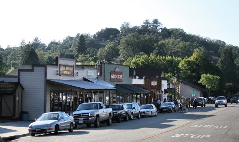 Fall Is The Perfect Time To Visit This Historic Mountain Town In Southern California