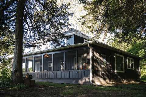 You Won't Want To Leave This Renovated Farmhouse Airbnb In Illinois