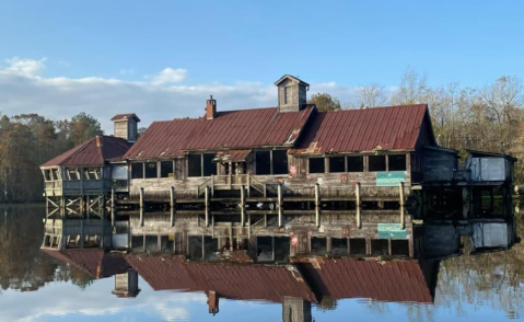 Surrounded By Stunning Waterfront Views, Tin Lizzy's Landin' Is A Hidden Gem Restaurant In Louisiana