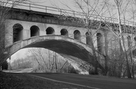 The Legend Of Indiana's Screaming Bridge Will Make Your Hair Stand On End