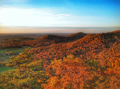 The One-Of-A-Kind Trail In Kentucky With 6 Pinnacles And Overlooks Is Quite The Hike