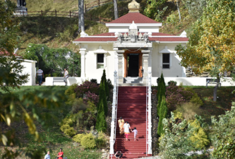 Not Many People Know This Mysterious Temple Is Hiding On A Mountaintop In North Carolina