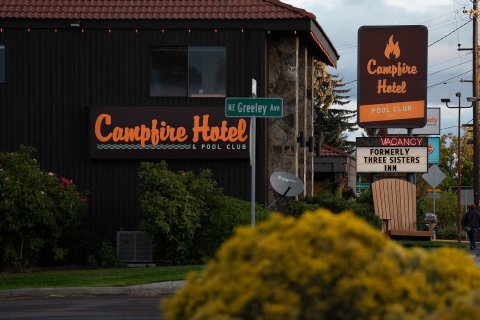 Enjoy Craft Cocktails And Retro Accommodations At Campfire Hotel & Pool Club In Bend, Oregon