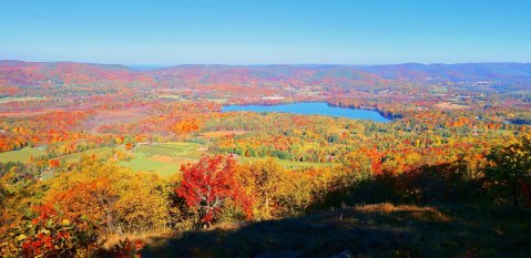 Fall Is The Perfect Time To Visit This Historic Mountain Town In Massachusetts