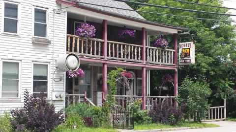 The New Hampshire Country Bakery With Sticky Cinnamon Buns As Big As Your Head