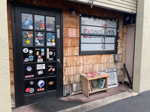 This Tucked-Away Tavern In Florida Features Backyard Barbecue Flavors In A Truly Secret Spot