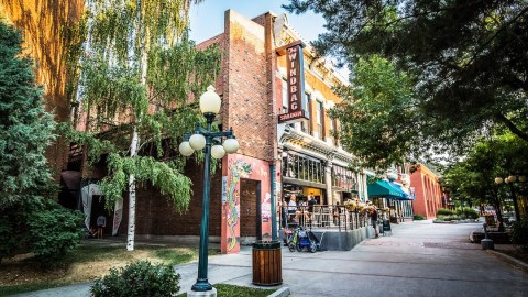 This Old-Fashioned Montana Saloon Has The Most Creative Mac & Cheese Menu Ever