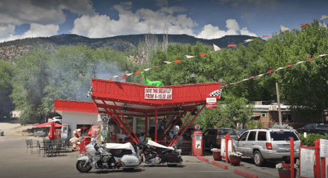 The Burgers And Shakes From This Middle-Of-Nowhere Colorado Drive-In Are Worth The Trip