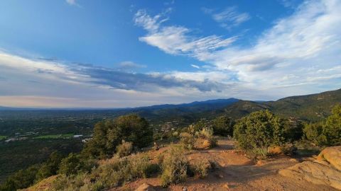 This 1.6-Mile Trail Will Give You The Most Mesmerizing Views of Santa Fe, New Mexico