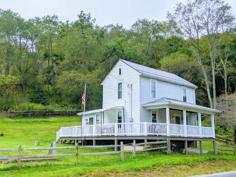 This Farmhouse In Laurel Hill State Park Near Pittsburgh Is The Ultimate Mountain Getaway