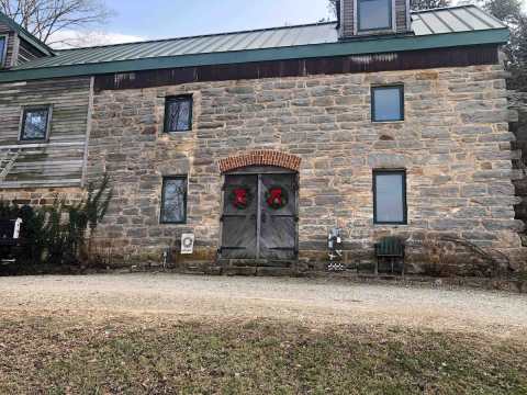 Escape To This Historic Wine Press Barn Airbnb In Missouri That Oozes Rustic Charm