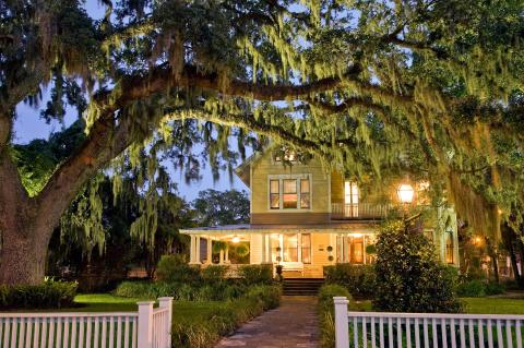 This 100-Year-Old Florida Bed & Breakfast Offers A Beachside Sanctuary To Guests